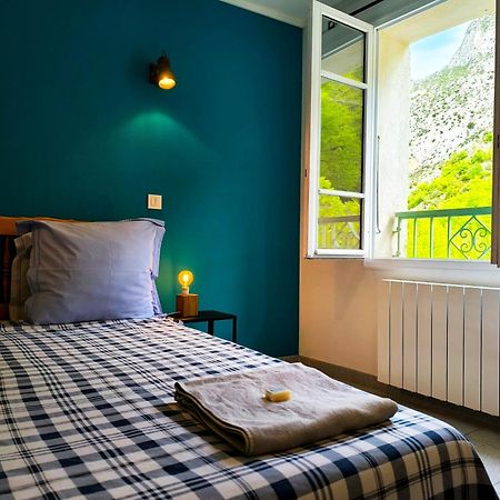 Отель Auberge De Calendal Aiglun  Экстерьер фото