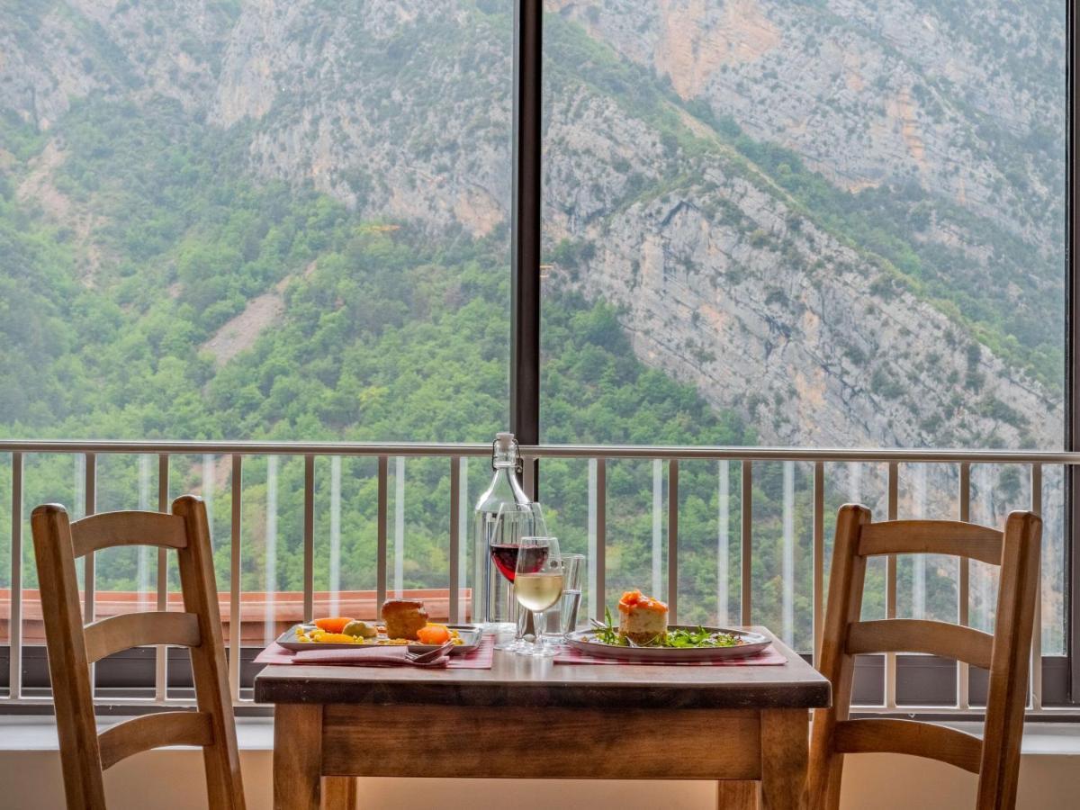 Отель Auberge De Calendal Aiglun  Экстерьер фото