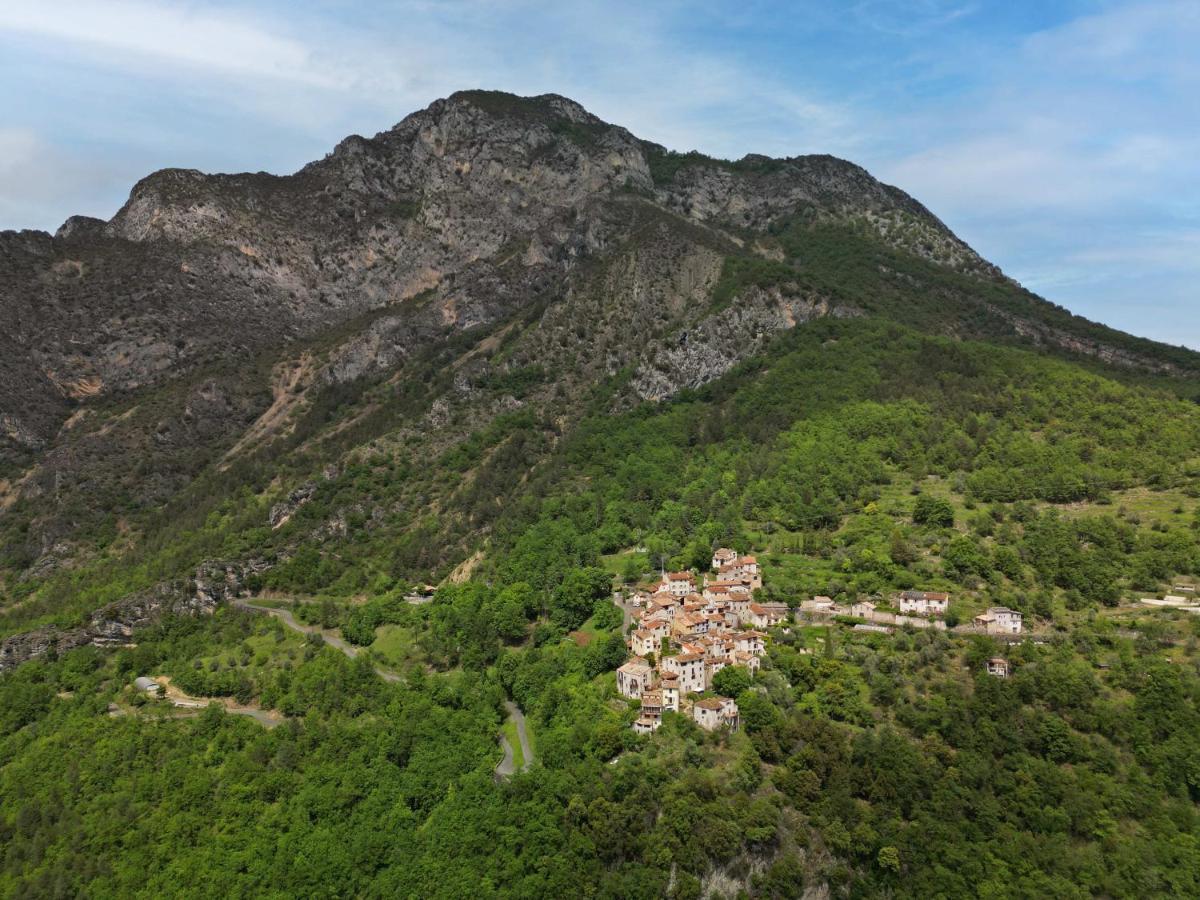 Отель Auberge De Calendal Aiglun  Экстерьер фото