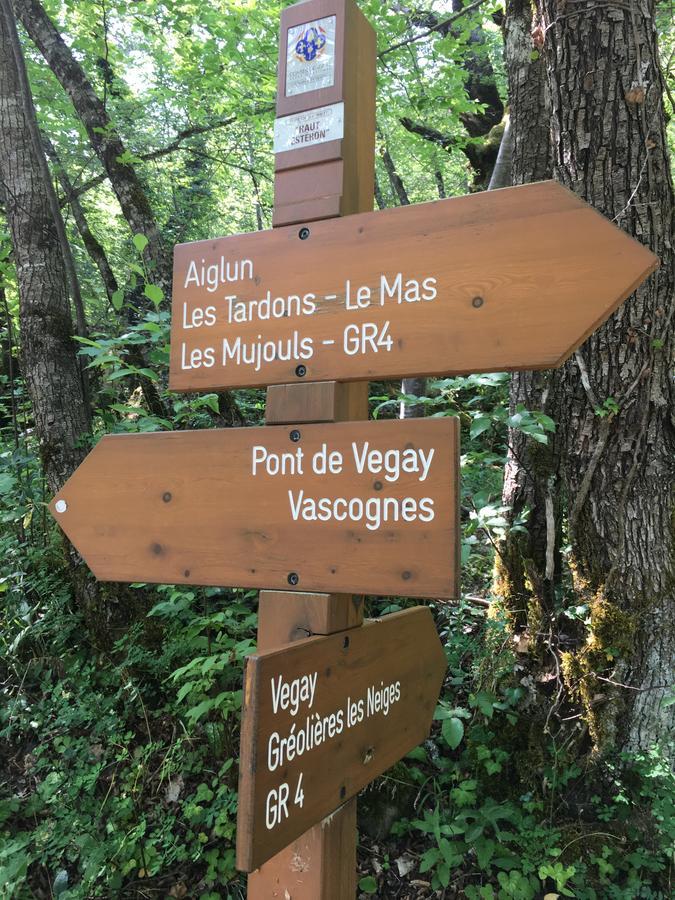 Отель Auberge De Calendal Aiglun  Экстерьер фото